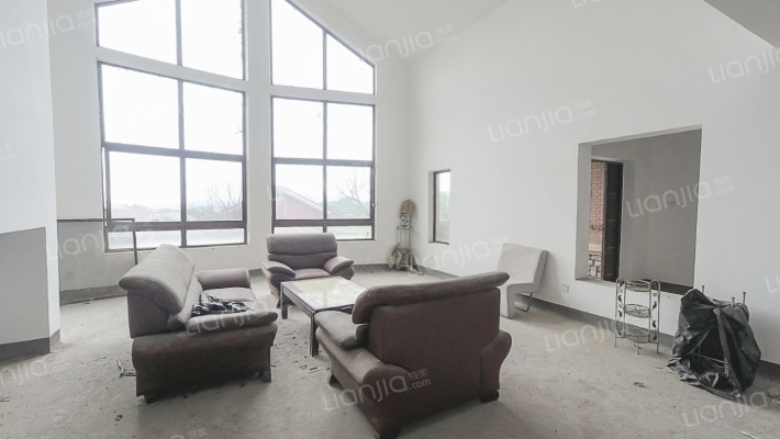 东方高尔夫别墅二-三期二手房实景图