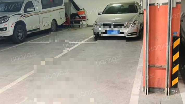 团结南路停车场二手房实景图