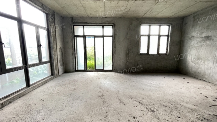 江畔豪庭二手房实景图