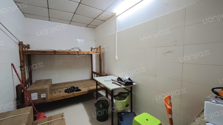 梅基街二手房实景图