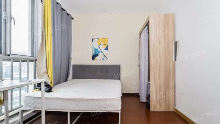 东上海中心二手房实景图