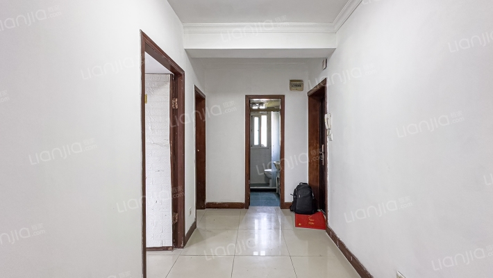 佳宝新村二手房实景图