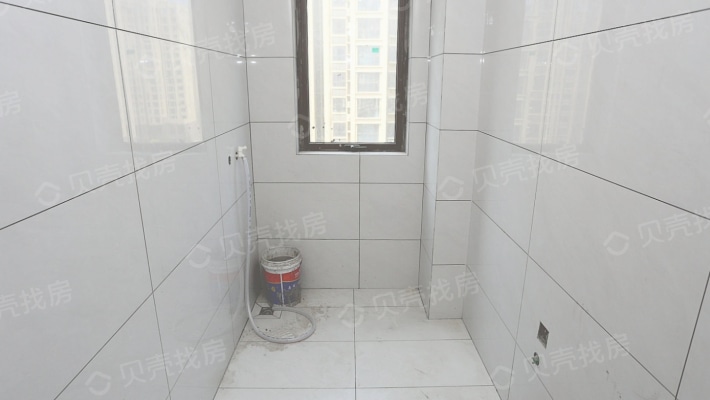 国控锦城 电梯 一梯一户 水电已改 地板已铺 可分批-卫生间A