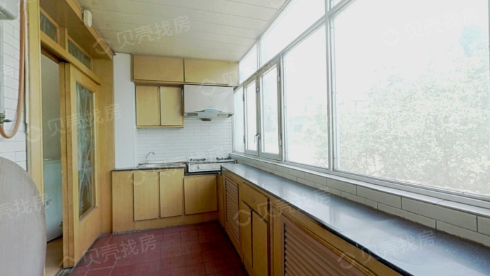 北京南路旁 中营宫地铁口，底层大两室-厨房