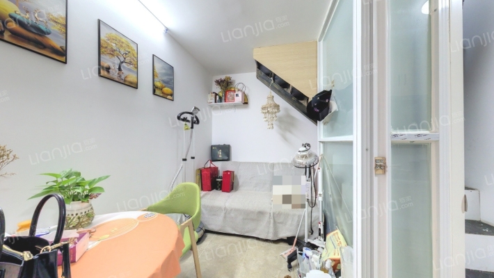 铂领公寓二手房实景图