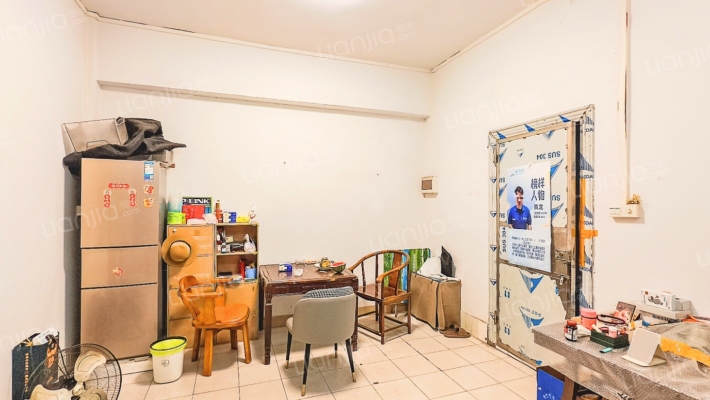 物资仓宿舍二手房实景图