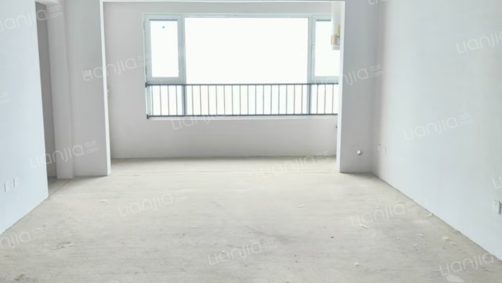 众人翡丽湾二手房实景图