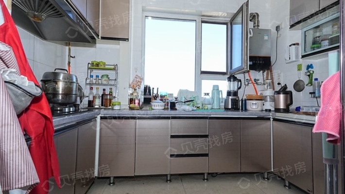 沙区雅山新天地124平米精装部分家具家电采光好-厨房