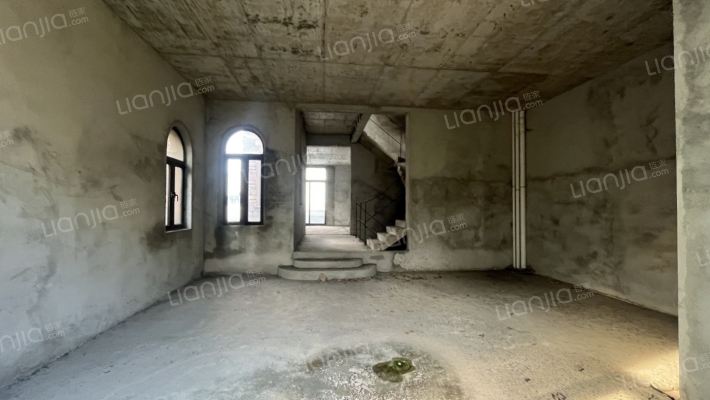 江畔豪庭二手房实景图