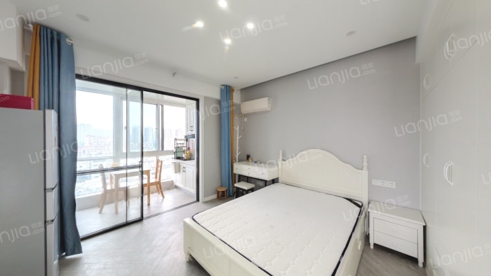 新区哥伦布广场二手房实景图