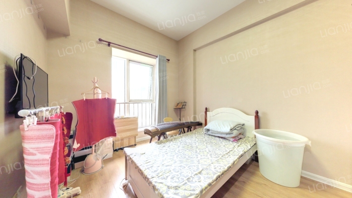 世界侨商中心二手房实景图