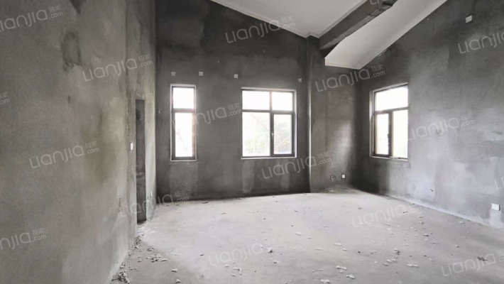 五云山卢卡小镇二手房实景图