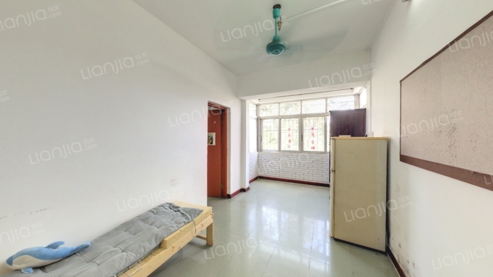 金笔厂宿舍二手房实景图