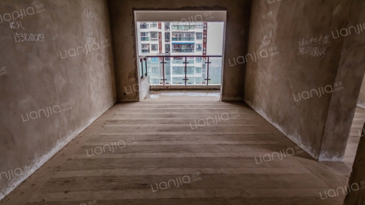 在水一方三期二手房实景图