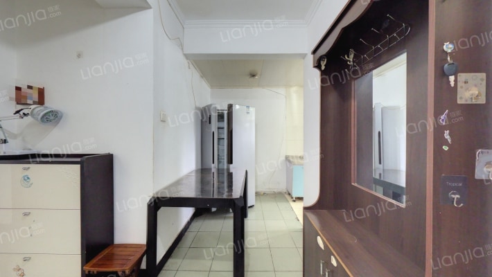 八大处整形医院家属楼二手房实景图