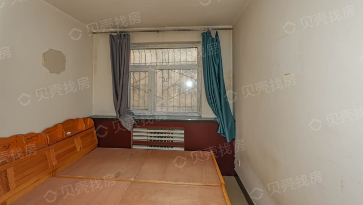 北京路  地铁口  多层单身公寓  公摊小-卧室