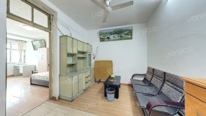 新华玻璃厂综合楼二手房实景图