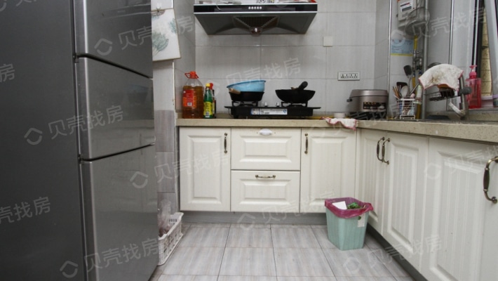云鼎鑫城 精装修三房 多一个房间的使用面积看房约-厨房