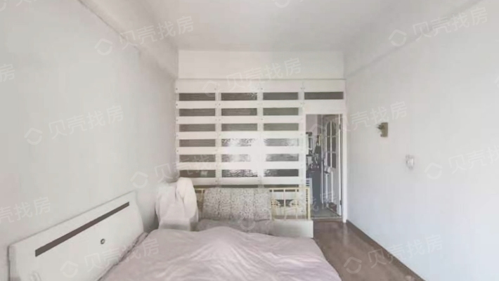碱泉街 经典loft户型 温馨 适合小情侣居住 装修还可以-卧室