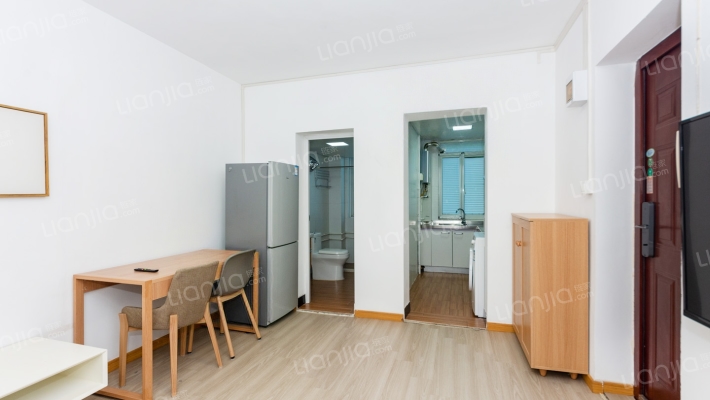 汇龙公寓东区二手房实景图