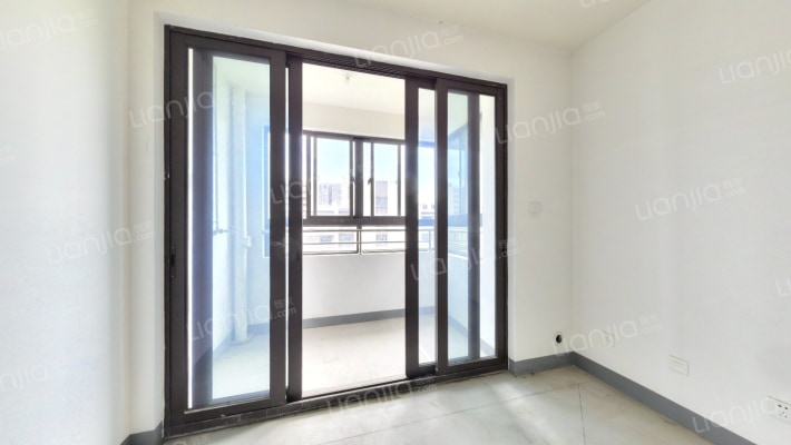 佘北家园明泰苑二手房实景图