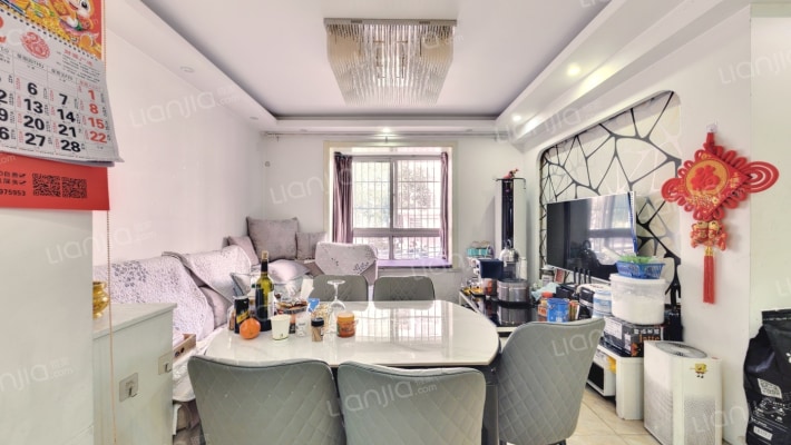 爱博四村二手房实景图