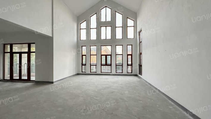 亚隆它山郡二手房实景图