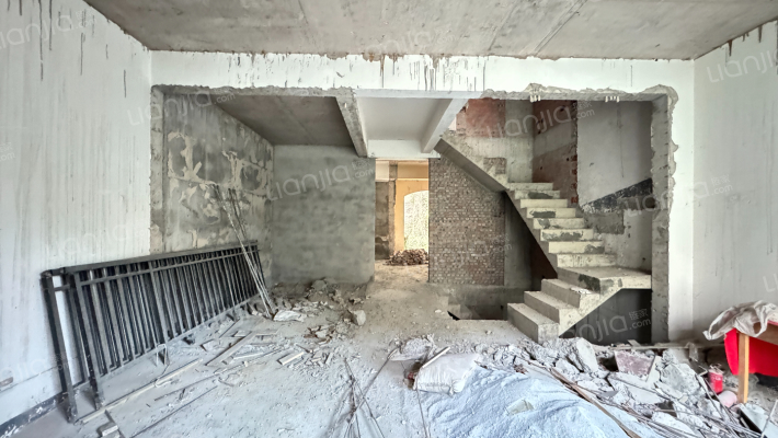 融创紫泉枫丹二手房实景图