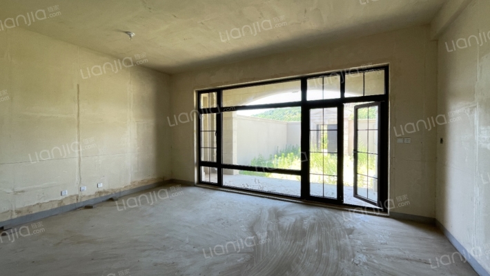 绿城玫瑰园葡萄酒小镇二手房实景图