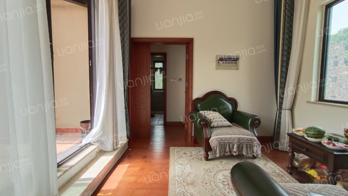 五云山卢卡小镇二手房实景图