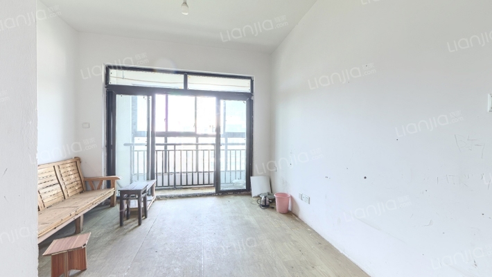 和源家园246号二手房实景图