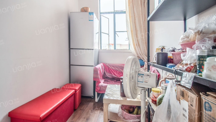 荷三小区二手房实景图