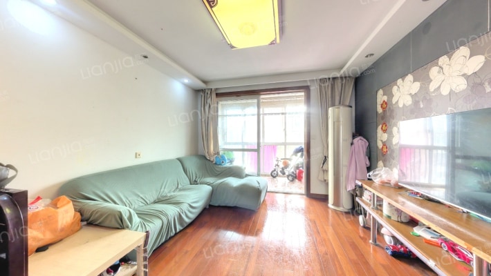 金硕河畔景园东区二手房实景图