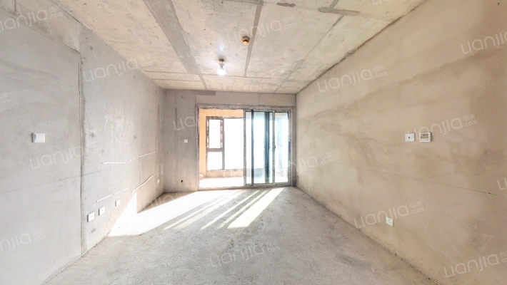 绿地峰辉二期二手房实景图