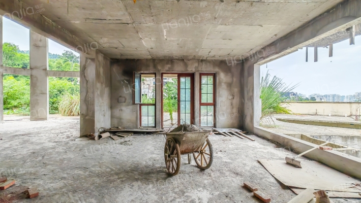 融创尊爵堡二手房实景图