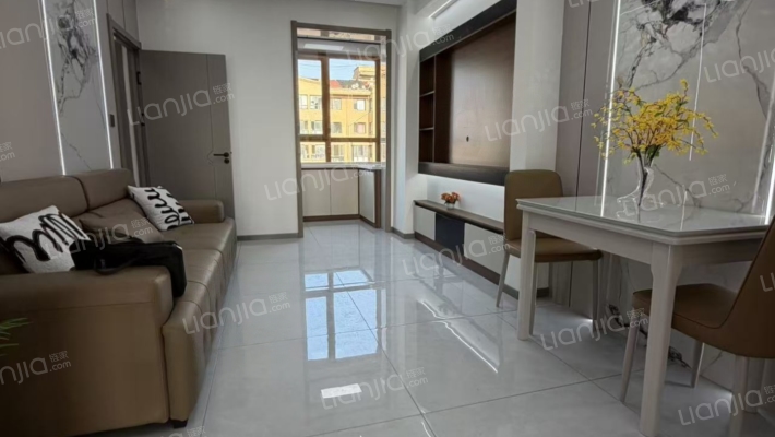 新龙城C2区二手房实景图