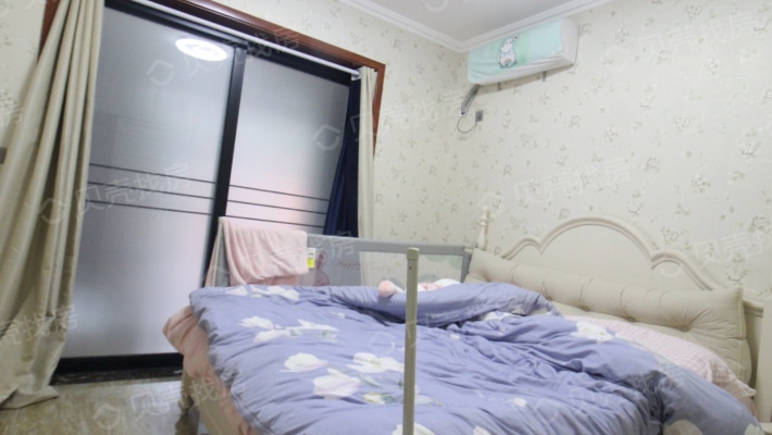 邦泰泰国际 跃层房 总共3层    精装房 带家具家电出售-卧室E