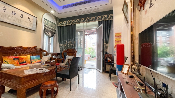 藏龙倚湖逸墅二手房实景图