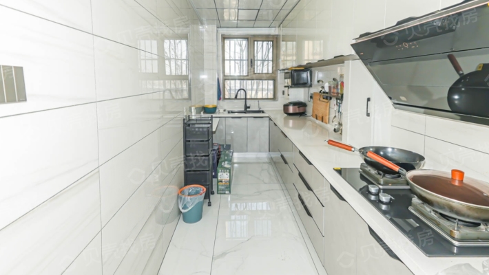 北京北路新天润精装137平米三室两厅双卫可拎包入住-厨房
