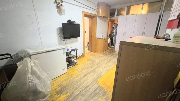 有色金属家属二手房实景图