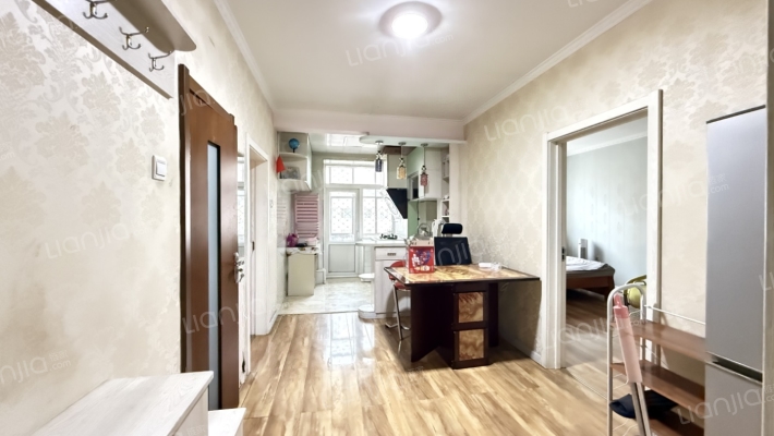 一机路教师楼二手房实景图