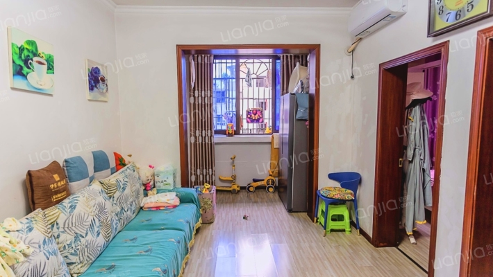 伟达小区二手房实景图