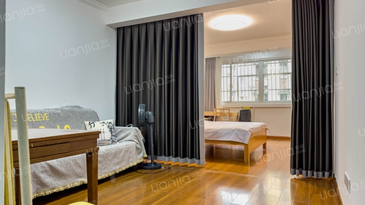 沁秋小区二手房实景图