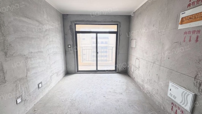 梁辉御湖湾二手房实景图