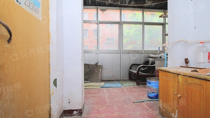 棉纺家属院  步梯二楼 有证可以过户-厨房