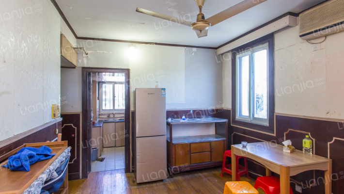 桃浦四村易居紫荆苑二手房实景图