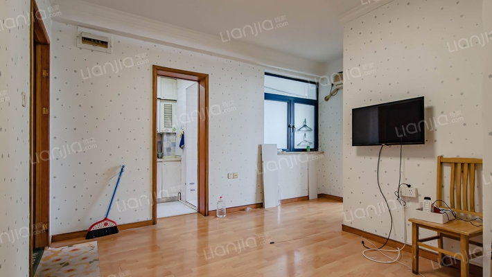 天道俪晶国际公寓二手房实景图