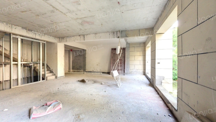 俊峰山万里二手房实景图