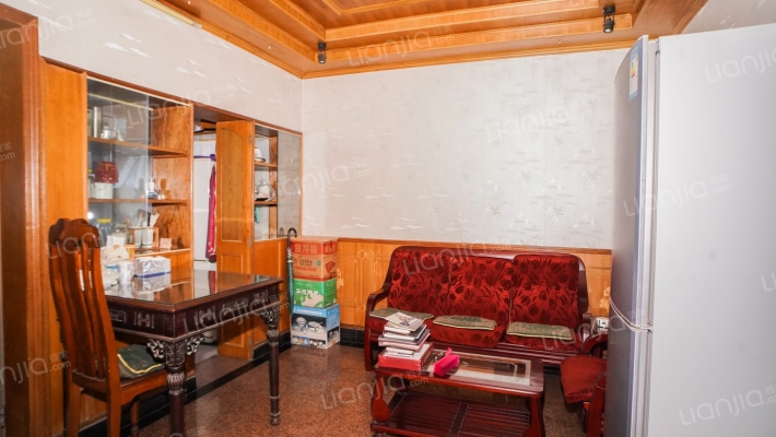 立新中路82弄二手房实景图