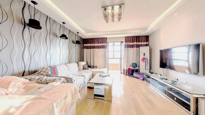 东方冠郡二期二手房实景图